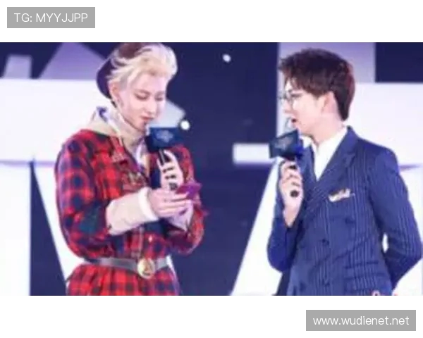 黄子韬徐艺洋挑战游戏失误遭水喷欢乐瞬间引发粉丝热议